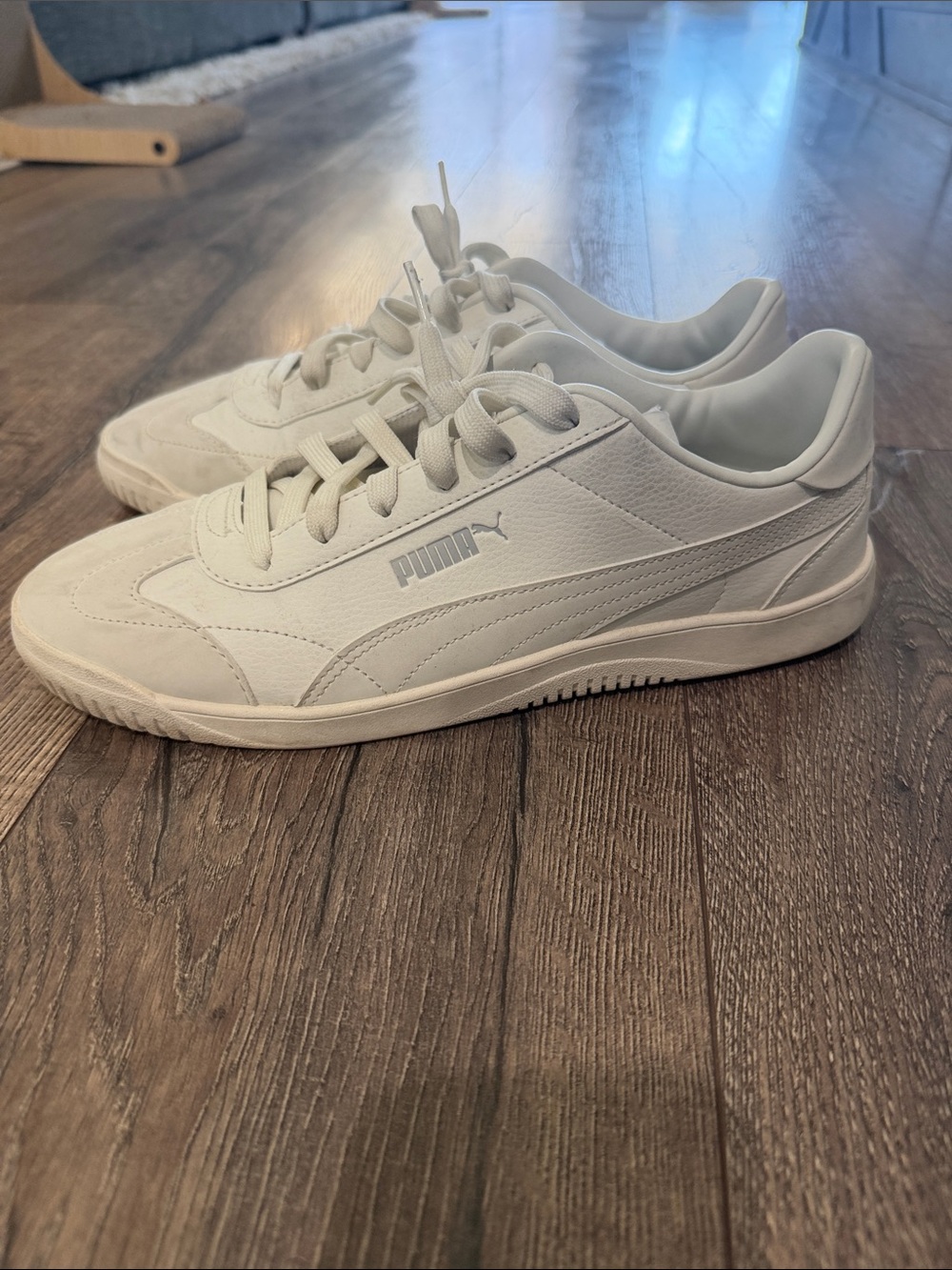 Puma mens White Low-Top Lace-Up Sneakers